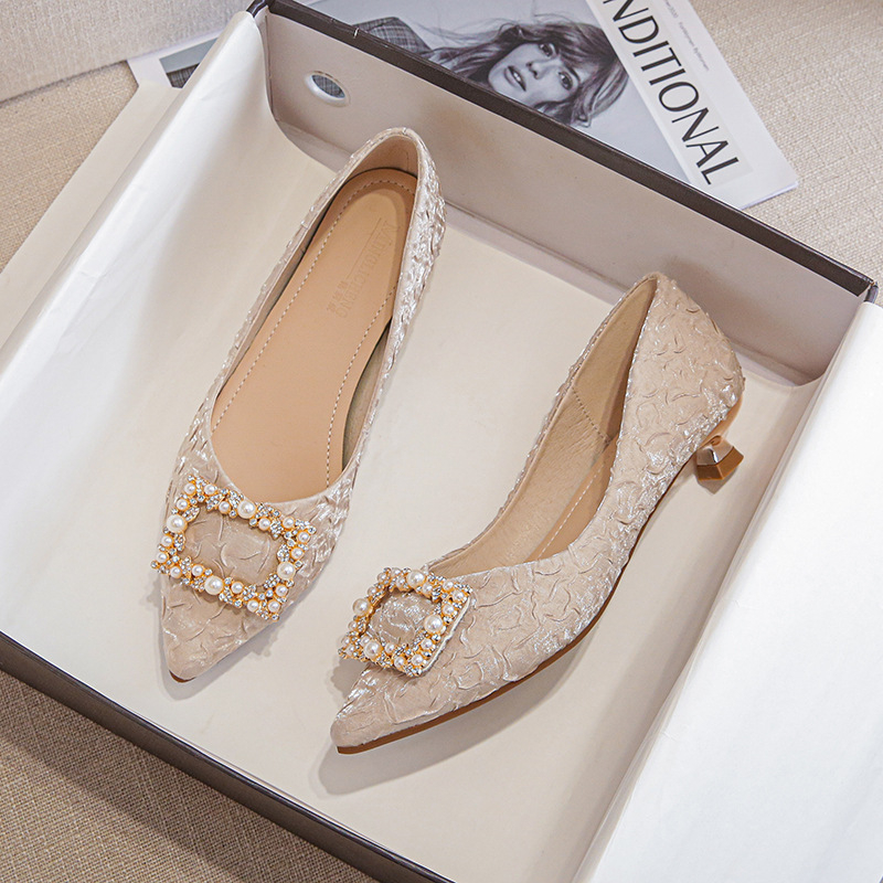 Sepatu hak rendah berujung run - Wedding Shop ulasan dan harga